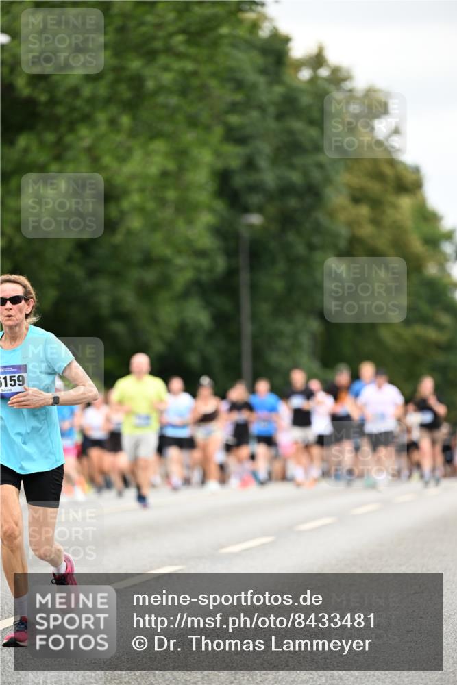 29.06.2025 - hella hamburg halbmarathon Dr. Thomas Lammeyer http://msf.ph/oto/8433481 29.06.2025 10:53:13 Kennedybrücke 1142, 1157, 1174, 1175, 1392, 1626, 1701, 2067, 2475, 3383, 3486, 4327, 5010, 5551, 7394, 7532, 8719, 9341, 9552, 9691, 10204, 10794, 11000 meine-sportfotos.de
