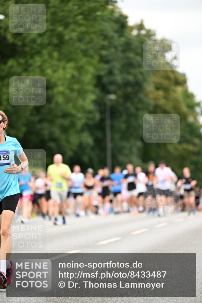 29.06.2025 - hella hamburg halbmarathon Dr. Thomas Lammeyer http://msf.ph/oto/8433487 29.06.2025 10:53:13 Kennedybrücke 1142, 1157, 1174, 1175, 1392, 1626, 1701, 2067, 2475, 3383, 3486, 4327, 5010, 5551, 7394, 7532, 8719, 9341, 9552, 9691, 10204, 10794, 11000 meine-sportfotos.de