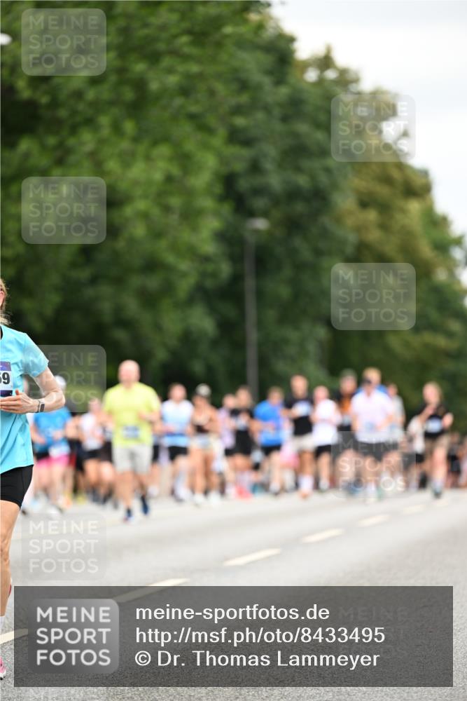 29.06.2025 - hella hamburg halbmarathon Dr. Thomas Lammeyer http://msf.ph/oto/8433495 29.06.2025 10:53:13 Kennedybrücke 1142, 1157, 1174, 1175, 1392, 1626, 1701, 2067, 2475, 3383, 3486, 4327, 5010, 5551, 7394, 7532, 8719, 9341, 9552, 9691, 10204, 10794, 11000 meine-sportfotos.de
