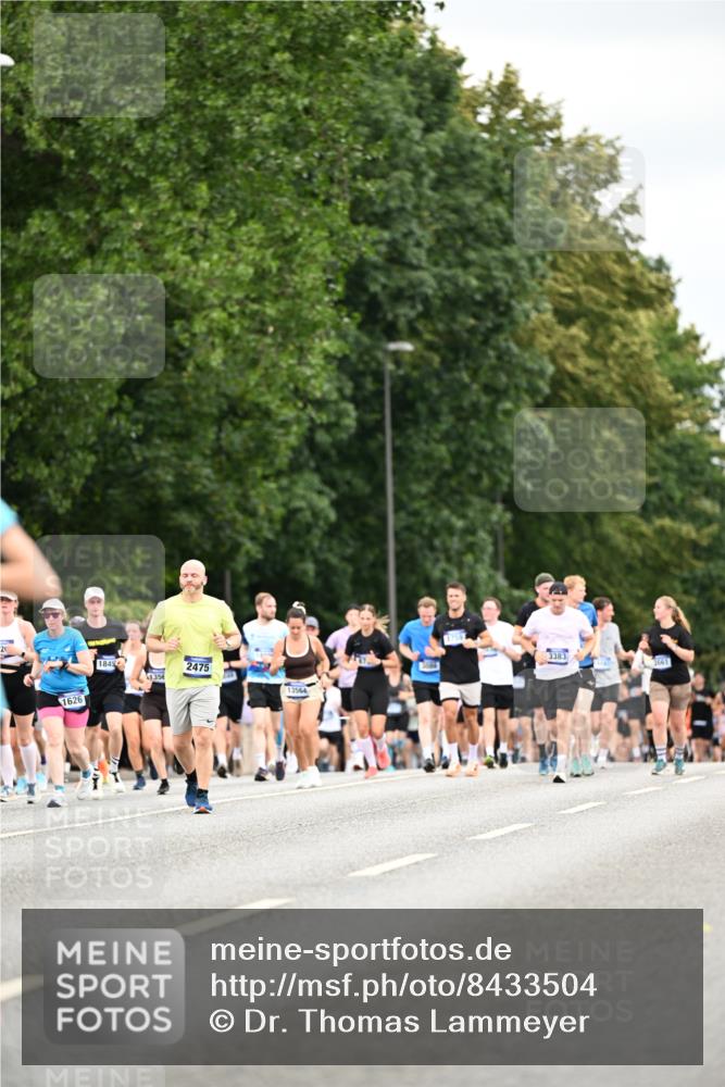 29.06.2025 - hella hamburg halbmarathon Dr. Thomas Lammeyer http://msf.ph/oto/8433504 29.06.2025 10:53:13 Kennedybrücke 1142, 1157, 1174, 1175, 1392, 1626, 1701, 2067, 2475, 3383, 3486, 4327, 5010, 5551, 7394, 7532, 8719, 9341, 9552, 9691, 10204, 10794, 11000 meine-sportfotos.de