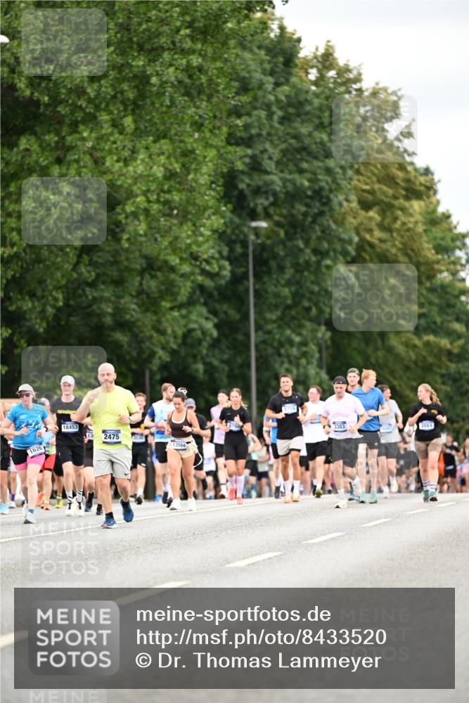 29.06.2025 - hella hamburg halbmarathon Dr. Thomas Lammeyer http://msf.ph/oto/8433520 29.06.2025 10:53:14 Kennedybrücke 1142, 1157, 1174, 1175, 1392, 1626, 1701, 2067, 2475, 3086, 3383, 3486, 4327, 5010, 5551, 7394, 7532, 8719, 9341, 9552, 9691, 10204, 10794, 11000 meine-sportfotos.de
