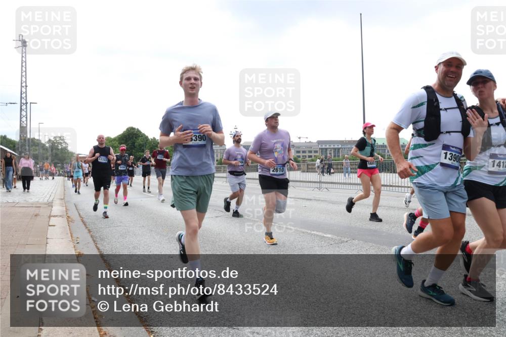 29.06.2025 - hella hamburg halbmarathon Lena Gebhardt http://msf.ph/oto/8433524 29.06.2025 10:44:33 Lombardsbrücke 12322, 10304, 3390, 2610, 13906, 1412, 1345, 1519, 1802, 1804, 2186, 2343, 2610, 2674, 2692, 3065, 3506, 3596, 4215, 4496, 4898, 4968, 5127, 5355, 5647, 5649, 5730, 5731, 6002, 7216, 7610, 7818, 7842, 8272, 8582, 8591, 8763, 8957, 9084, 9085, 9331, 9333, 9397, 9510, 9536, 10006, 10223, 10303, 10304, 10416, 11272, 11825, 11955, 12318, 12322, 12409, 12803, 12995, 13262, 13288, 13330, 13390, 13906, 14091, 14123, 14350, 14654, 14681, 14971, 18454, 18459 meine-sportfotos.de
