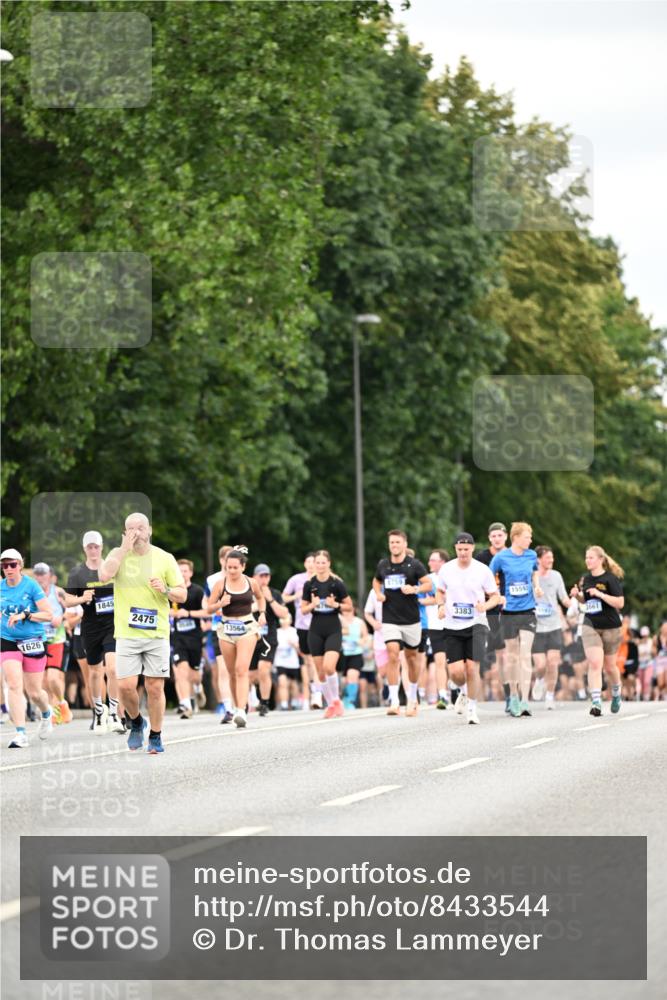 29.06.2025 - hella hamburg halbmarathon Dr. Thomas Lammeyer http://msf.ph/oto/8433544 29.06.2025 10:53:14 Kennedybrücke 1142, 1157, 1174, 1175, 1392, 1626, 1701, 2067, 2475, 3086, 3383, 3486, 4327, 5010, 5551, 7394, 7532, 8719, 9341, 9552, 9691, 10204, 10794, 11000 meine-sportfotos.de