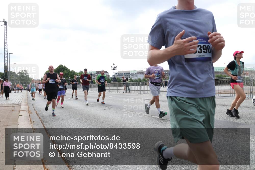 29.06.2025 - hella hamburg halbmarathon Lena Gebhardt http://msf.ph/oto/8433598 29.06.2025 10:44:34 Lombardsbrücke 12322, 4496, 10304, 10303, 3006, 390, 6805, 1345, 1519, 2186, 2343, 2610, 2674, 2692, 3065, 3506, 3596, 4215, 4496, 4898, 4968, 5355, 5647, 5649, 5730, 5731, 6002, 7216, 7610, 7818, 7842, 8272, 8582, 8591, 8763, 8957, 9084, 9085, 9331, 9333, 9397, 9510, 9536, 10006, 10223, 10303, 10304, 10416, 11272, 11825, 11955, 12318, 12322, 12409, 12803, 12995, 13262, 13288, 13330, 13390, 13906, 14091, 14123, 14350, 14654, 14681, 14971, 18454, 18459 meine-sportfotos.de