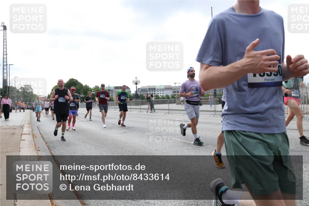 29.06.2025 - hella hamburg halbmarathon Lena Gebhardt http://msf.ph/oto/8433614 29.06.2025 10:44:34 Lombardsbrücke 12322, 4496, 10304, 10303, 006, 16805, 1345, 1519, 2186, 2343, 2610, 2674, 2692, 3065, 3506, 3596, 4215, 4496, 4898, 4968, 5355, 5647, 5649, 5730, 5731, 6002, 7216, 7610, 7818, 7842, 8272, 8582, 8591, 8763, 8957, 9084, 9085, 9331, 9333, 9397, 9510, 9536, 10006, 10223, 10303, 10304, 10416, 11272, 11825, 11955, 12318, 12322, 12409, 12803, 12995, 13262, 13288, 13330, 13390, 13906, 14091, 14123, 14350, 14654, 14681, 14971, 18454, 18459 meine-sportfotos.de