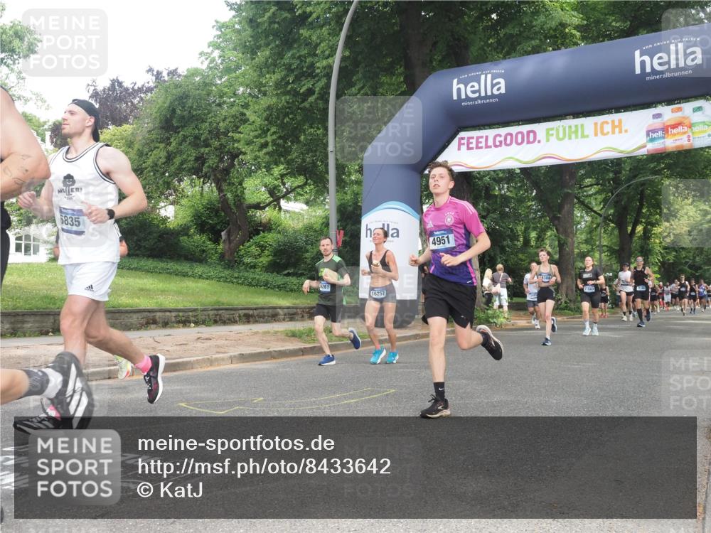 29.06.2025 - hella hamburg halbmarathon KatJ http://msf.ph/oto/8433642 29.06.2025 10:43:59 Zwischen KM18-KM19 2676, 4833, 4940, 4951, 5570, 6835 meine-sportfotos.de
