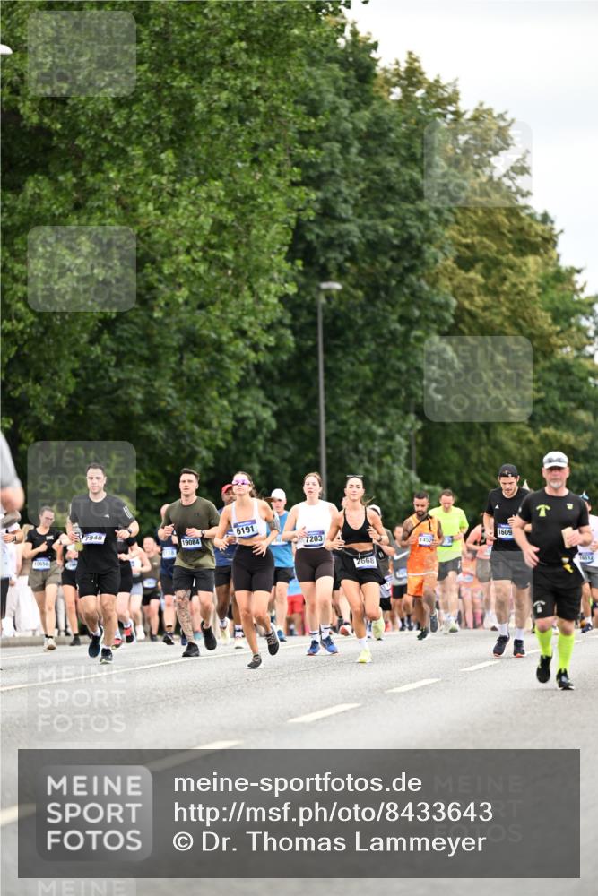 29.06.2025 - hella hamburg halbmarathon Dr. Thomas Lammeyer http://msf.ph/oto/8433643 29.06.2025 10:53:29 Kennedybrücke 1142, 1584, 1626, 2475, 2527, 2668, 3086, 3232, 3383, 3486, 3661, 4403, 5551, 5781, 6191, 6497, 7203, 7532, 7650, 7931, 7936, 7947, 7948, 8065, 8549, 8759, 8760, 9245, 9341, 10204, 10333, 10479, 11192 meine-sportfotos.de