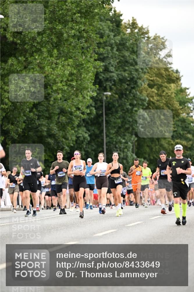29.06.2025 - hella hamburg halbmarathon Dr. Thomas Lammeyer http://msf.ph/oto/8433649 29.06.2025 10:53:29 Kennedybrücke 1142, 1584, 1626, 2475, 2527, 2668, 3086, 3232, 3383, 3486, 3661, 4403, 5551, 5781, 6191, 6497, 7203, 7532, 7650, 7931, 7936, 7947, 7948, 8065, 8549, 8759, 8760, 9245, 9341, 10204, 10333, 10479, 11192 meine-sportfotos.de