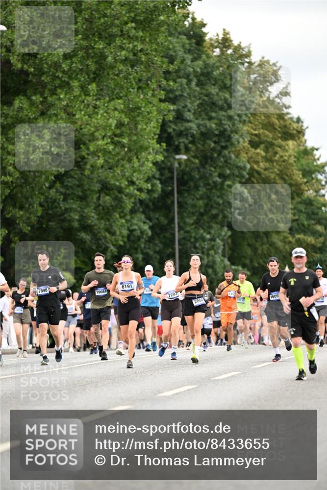 29.06.2025 - hella hamburg halbmarathon Dr. Thomas Lammeyer http://msf.ph/oto/8433655 29.06.2025 10:53:29 Kennedybrücke 1142, 1584, 1626, 2475, 2527, 2668, 3086, 3232, 3383, 3486, 3661, 4403, 5551, 5781, 6191, 6497, 7203, 7532, 7650, 7931, 7936, 7947, 7948, 8065, 8549, 8759, 8760, 9245, 9341, 10204, 10333, 10479, 11192 meine-sportfotos.de
