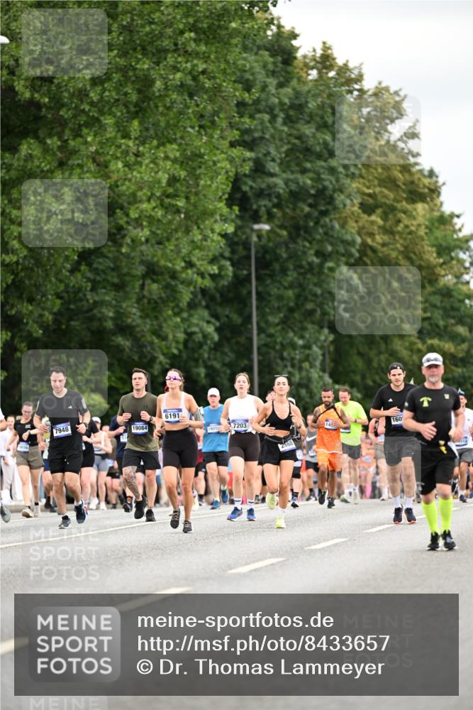 29.06.2025 - hella hamburg halbmarathon Dr. Thomas Lammeyer http://msf.ph/oto/8433657 29.06.2025 10:53:30 Kennedybrücke 1142, 1584, 1626, 2475, 2527, 2668, 3086, 3232, 3383, 3486, 3661, 4403, 5551, 5781, 6191, 6497, 7203, 7532, 7650, 7931, 7936, 7947, 7948, 8065, 8549, 8759, 8760, 9245, 9341, 10204, 10333, 10479, 11192 meine-sportfotos.de