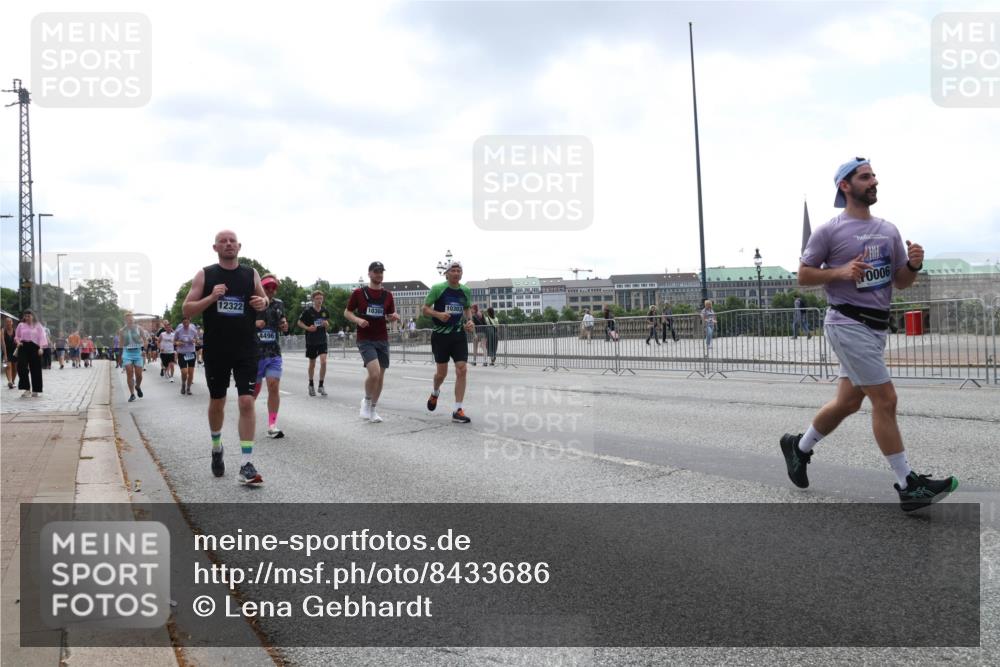 29.06.2025 - hella hamburg halbmarathon Lena Gebhardt http://msf.ph/oto/8433686 29.06.2025 10:44:34 Lombardsbrücke 12322, 4496, 10304, 9000, 1345, 1519, 2186, 2343, 2610, 2674, 2692, 3065, 3506, 3596, 4215, 4496, 4898, 4968, 5355, 5647, 5649, 5730, 5731, 6002, 7216, 7610, 7818, 7842, 8272, 8582, 8591, 8763, 8957, 9084, 9085, 9331, 9333, 9397, 9510, 9536, 10006, 10223, 10303, 10304, 10416, 11272, 11825, 11955, 12318, 12322, 12409, 12803, 12995, 13262, 13288, 13330, 13390, 13906, 14091, 14123, 14350, 14654, 14681, 14971, 18454, 18459 meine-sportfotos.de