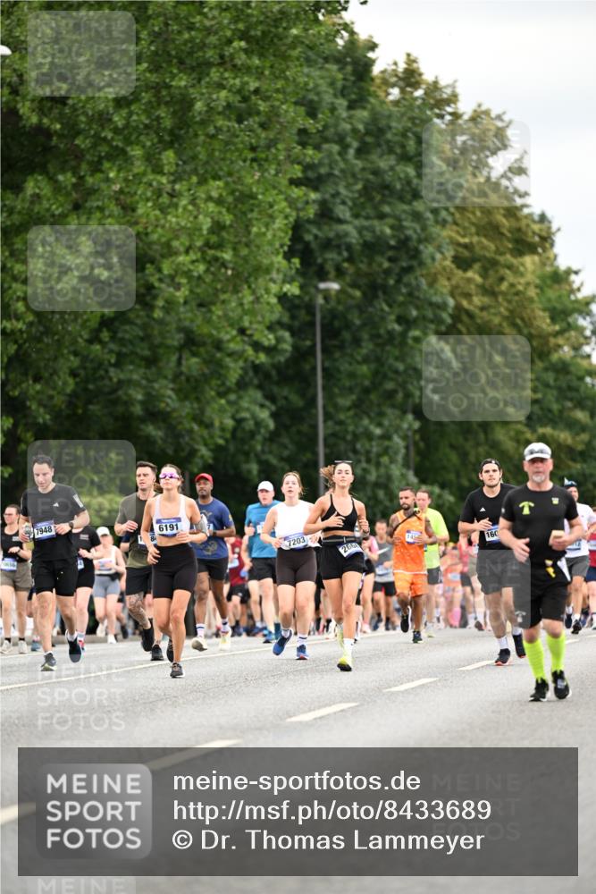 29.06.2025 - hella hamburg halbmarathon Dr. Thomas Lammeyer http://msf.ph/oto/8433689 29.06.2025 10:53:30 Kennedybrücke 1142, 1584, 1626, 2475, 2527, 2668, 3086, 3232, 3383, 3486, 3661, 4403, 5551, 5781, 6191, 6497, 7203, 7532, 7650, 7931, 7936, 7947, 7948, 8065, 8549, 8759, 8760, 9245, 9341, 10204, 10333, 10479, 11192 meine-sportfotos.de