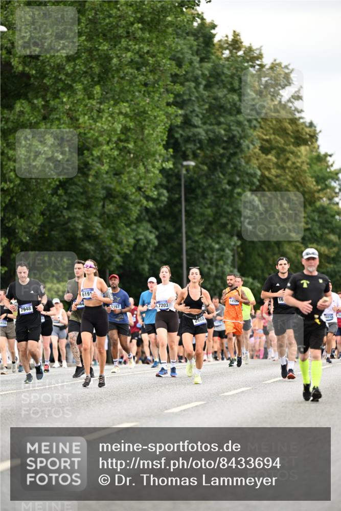 29.06.2025 - hella hamburg halbmarathon Dr. Thomas Lammeyer http://msf.ph/oto/8433694 29.06.2025 10:53:30 Kennedybrücke 1142, 1584, 1626, 2475, 2527, 2668, 3086, 3232, 3383, 3486, 3661, 4403, 5551, 5781, 6191, 6497, 7203, 7532, 7650, 7931, 7936, 7947, 7948, 8065, 8549, 8759, 8760, 9245, 9341, 10204, 10333, 10479, 11192 meine-sportfotos.de