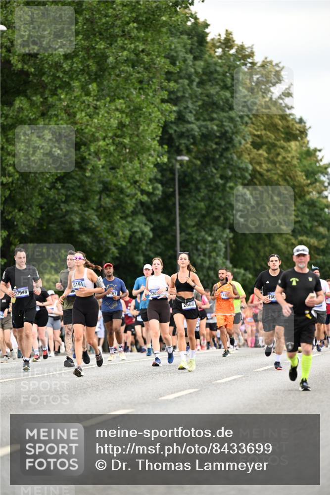 29.06.2025 - hella hamburg halbmarathon Dr. Thomas Lammeyer http://msf.ph/oto/8433699 29.06.2025 10:53:30 Kennedybrücke 1142, 1584, 1626, 2475, 2527, 2668, 3086, 3232, 3383, 3486, 3661, 4403, 5551, 5781, 6191, 6497, 7203, 7532, 7650, 7931, 7936, 7947, 7948, 8065, 8549, 8759, 8760, 9245, 9341, 10204, 10333, 10479, 11192 meine-sportfotos.de