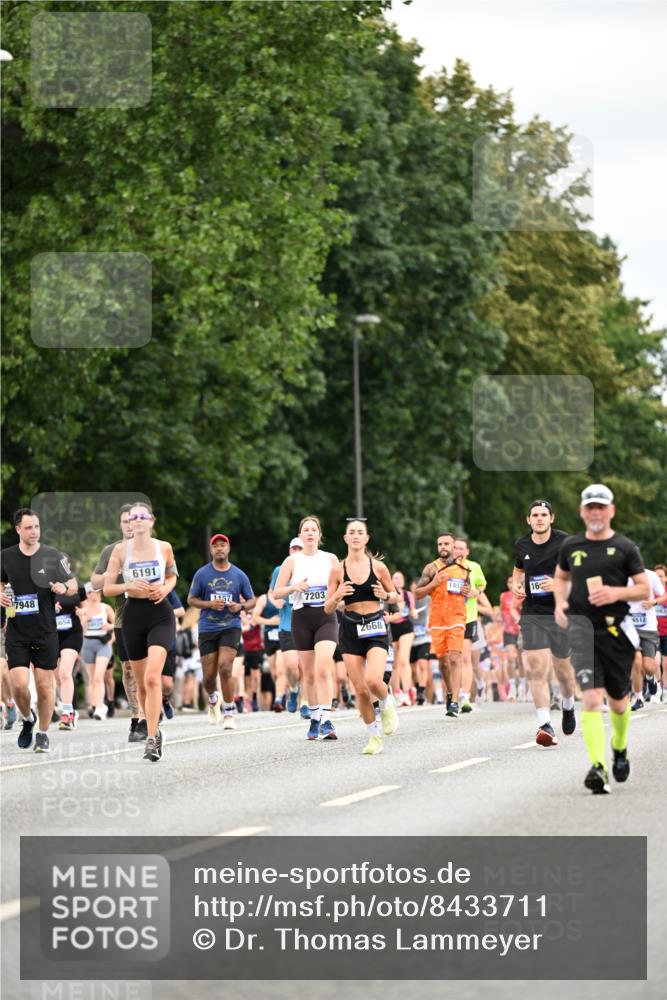 29.06.2025 - hella hamburg halbmarathon Dr. Thomas Lammeyer http://msf.ph/oto/8433711 29.06.2025 10:53:31 Kennedybrücke 1142, 1584, 1626, 2475, 2527, 2668, 3086, 3232, 3383, 3661, 4403, 4769, 5551, 5781, 6191, 6497, 7203, 7650, 7931, 7936, 7947, 7948, 8065, 8549, 8759, 8760, 9245, 9341, 10130, 10204, 10333, 10479, 11192 meine-sportfotos.de
