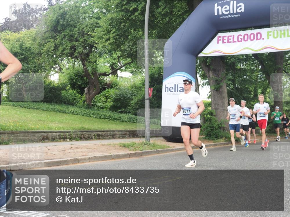 29.06.2025 - hella hamburg halbmarathon KatJ http://msf.ph/oto/8433735 29.06.2025 10:44:05 Zwischen KM18-KM19 1719, 2883, 4951 meine-sportfotos.de