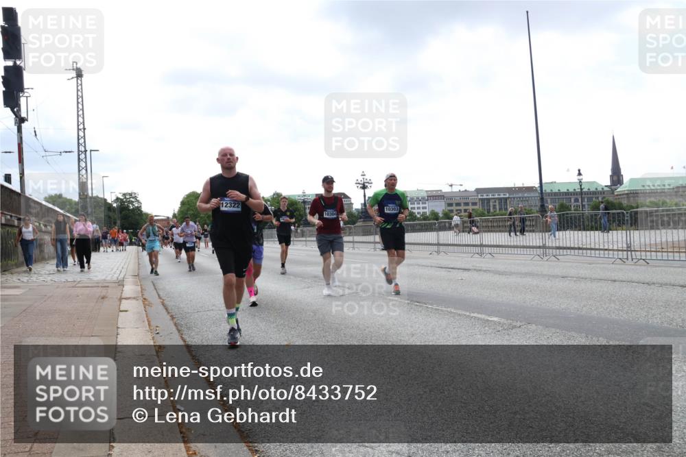 29.06.2025 - hella hamburg halbmarathon Lena Gebhardt http://msf.ph/oto/8433752 29.06.2025 10:44:35 Lombardsbrücke 12322, 10304, 10303, 1345, 1519, 2186, 2343, 2610, 2674, 2692, 3065, 3506, 3596, 4215, 4496, 4898, 4968, 5355, 5647, 5649, 5730, 5731, 6002, 6841, 7216, 7610, 7818, 7842, 8272, 8582, 8591, 8763, 9084, 9085, 9331, 9333, 9397, 9510, 9536, 10006, 10223, 10303, 10304, 10416, 11272, 11825, 11955, 12318, 12322, 12409, 12803, 12995, 13262, 13288, 13330, 13390, 13906, 14091, 14123, 14350, 14654, 14681, 14971, 18454, 18459 meine-sportfotos.de