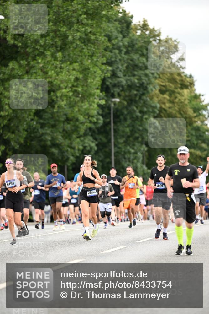 29.06.2025 - hella hamburg halbmarathon Dr. Thomas Lammeyer http://msf.ph/oto/8433754 29.06.2025 10:53:32 Kennedybrücke 1142, 1167, 1584, 1626, 2475, 2527, 2668, 3086, 3232, 3383, 3661, 4403, 4769, 5118, 5551, 5781, 6191, 6497, 7203, 7650, 7931, 7936, 7947, 7948, 8065, 8549, 8759, 8760, 9245, 9341, 10130, 10204, 10333, 10479, 11192 meine-sportfotos.de