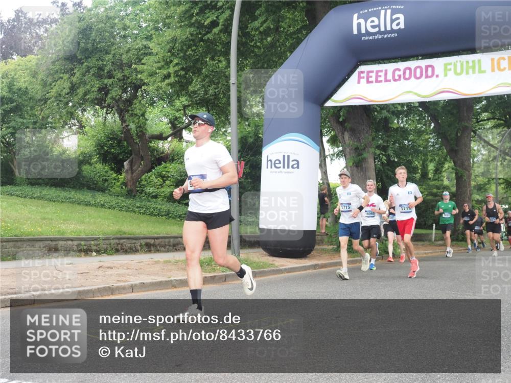 29.06.2025 - hella hamburg halbmarathon KatJ http://msf.ph/oto/8433766 29.06.2025 10:44:05 Zwischen KM18-KM19 1719, 2883, 4951 meine-sportfotos.de