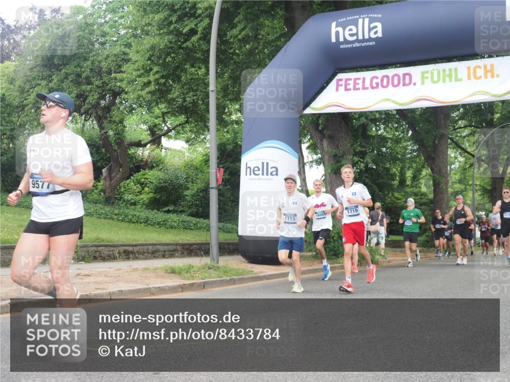 29.06.2025 - hella hamburg halbmarathon KatJ http://msf.ph/oto/8433784 29.06.2025 10:44:06 Zwischen KM18-KM19 1715, 1719, 2883, 4467 meine-sportfotos.de
