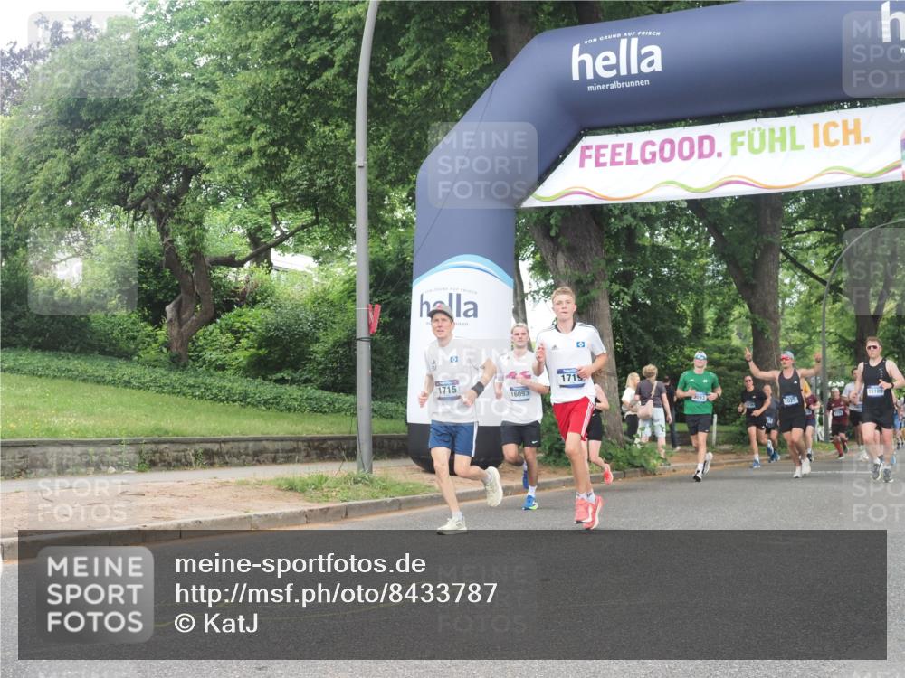 29.06.2025 - hella hamburg halbmarathon KatJ http://msf.ph/oto/8433787 29.06.2025 10:44:06 Zwischen KM18-KM19 1715, 1719, 2883, 4467 meine-sportfotos.de