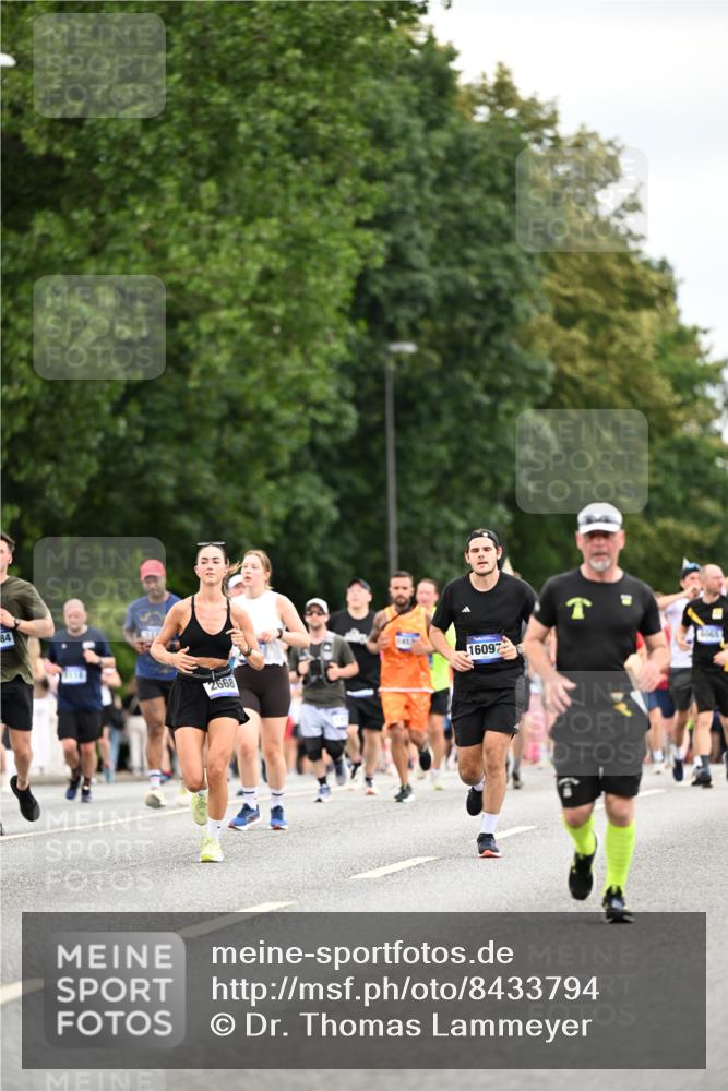 29.06.2025 - hella hamburg halbmarathon Dr. Thomas Lammeyer http://msf.ph/oto/8433794 29.06.2025 10:53:33 Kennedybrücke 1142, 1167, 1584, 1626, 2475, 2527, 2668, 3086, 3232, 3383, 3661, 4403, 4769, 5118, 5551, 5781, 6191, 6497, 7203, 7650, 7931, 7936, 7947, 7948, 8065, 8549, 8759, 8760, 9245, 9341, 10130, 10204, 10333, 10479, 10654, 11192 meine-sportfotos.de