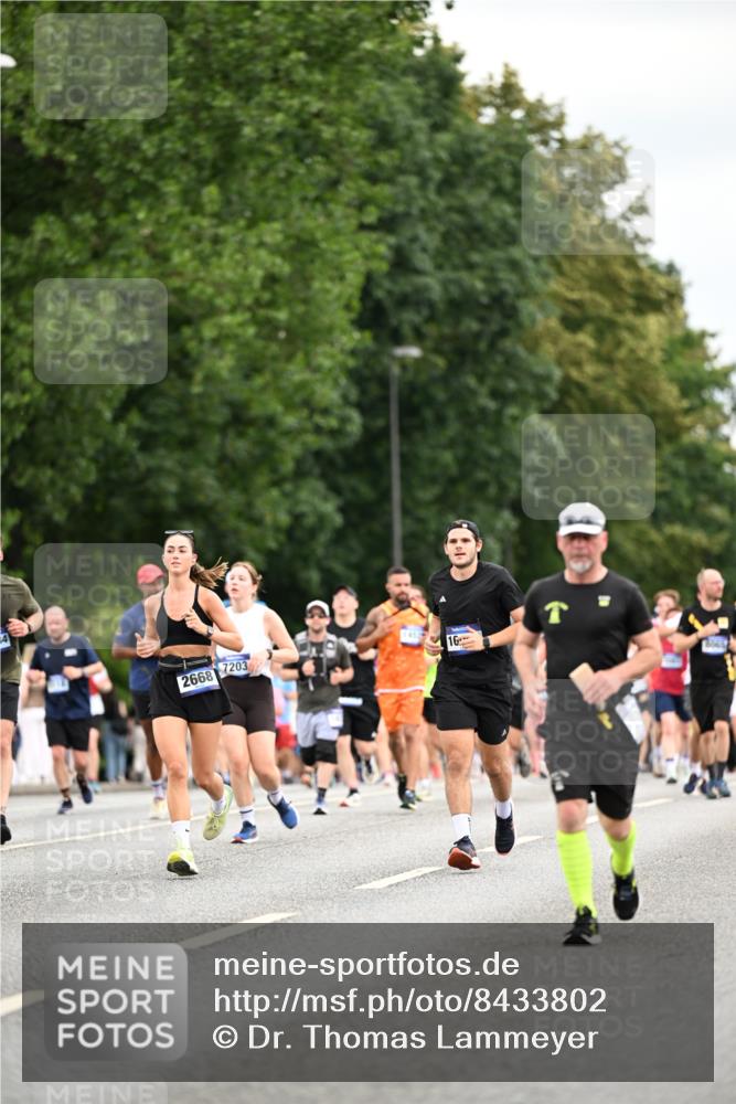 29.06.2025 - hella hamburg halbmarathon Dr. Thomas Lammeyer http://msf.ph/oto/8433802 29.06.2025 10:53:34 Kennedybrücke 1167, 1584, 1626, 2475, 2527, 2668, 3086, 3232, 3383, 3661, 4403, 4769, 5118, 5551, 5781, 6191, 6497, 7203, 7650, 7931, 7936, 7947, 7948, 8065, 8549, 8759, 8760, 9245, 9341, 10130, 10204, 10333, 10479, 10654, 11192 meine-sportfotos.de