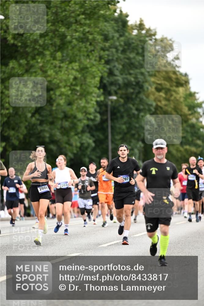 29.06.2025 - hella hamburg halbmarathon Dr. Thomas Lammeyer http://msf.ph/oto/8433817 29.06.2025 10:53:34 Kennedybrücke 1167, 1584, 1626, 2475, 2527, 2668, 3086, 3232, 3383, 3661, 4403, 4769, 5118, 5551, 5781, 6191, 6497, 7203, 7650, 7931, 7936, 7947, 7948, 8065, 8549, 8759, 8760, 9245, 9341, 10130, 10204, 10333, 10479, 10654, 11192 meine-sportfotos.de