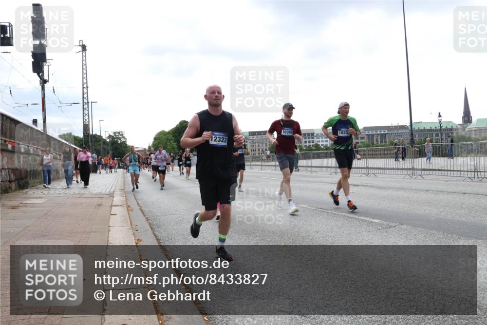 29.06.2025 - hella hamburg halbmarathon Lena Gebhardt http://msf.ph/oto/8433827 29.06.2025 10:44:35 Lombardsbrücke 12322, 10304, 10305, 1345, 1519, 2186, 2343, 2610, 2674, 2692, 3065, 3506, 3596, 4215, 4496, 4898, 4968, 5355, 5647, 5649, 5730, 5731, 6002, 6841, 7216, 7610, 7818, 7842, 8272, 8582, 8591, 8763, 9084, 9085, 9331, 9333, 9397, 9510, 9536, 10006, 10223, 10303, 10304, 10416, 11272, 11825, 11955, 12318, 12322, 12409, 12803, 12995, 13262, 13288, 13330, 13390, 13906, 14091, 14123, 14350, 14654, 14681, 14971, 18454, 18459 meine-sportfotos.de