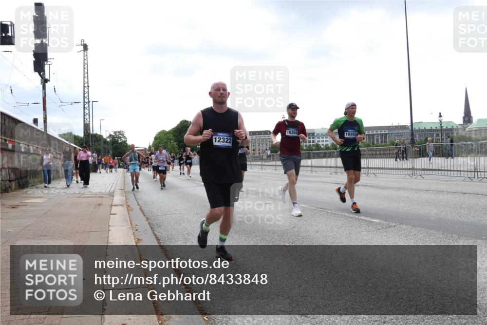 29.06.2025 - hella hamburg halbmarathon Lena Gebhardt http://msf.ph/oto/8433848 29.06.2025 10:44:35 Lombardsbrücke 1345, 12322, 1622, 10304, 10303, 1345, 1519, 2186, 2343, 2610, 2674, 2692, 3065, 3506, 3596, 4215, 4496, 4898, 4968, 5355, 5647, 5649, 5730, 5731, 6002, 6841, 7216, 7610, 7818, 7842, 8272, 8582, 8591, 8763, 9084, 9085, 9331, 9333, 9397, 9510, 9536, 10006, 10223, 10303, 10304, 10416, 11272, 11825, 11955, 12318, 12322, 12409, 12803, 12995, 13262, 13288, 13330, 13390, 13906, 14091, 14123, 14350, 14654, 14681, 14971, 18454, 18459 meine-sportfotos.de
