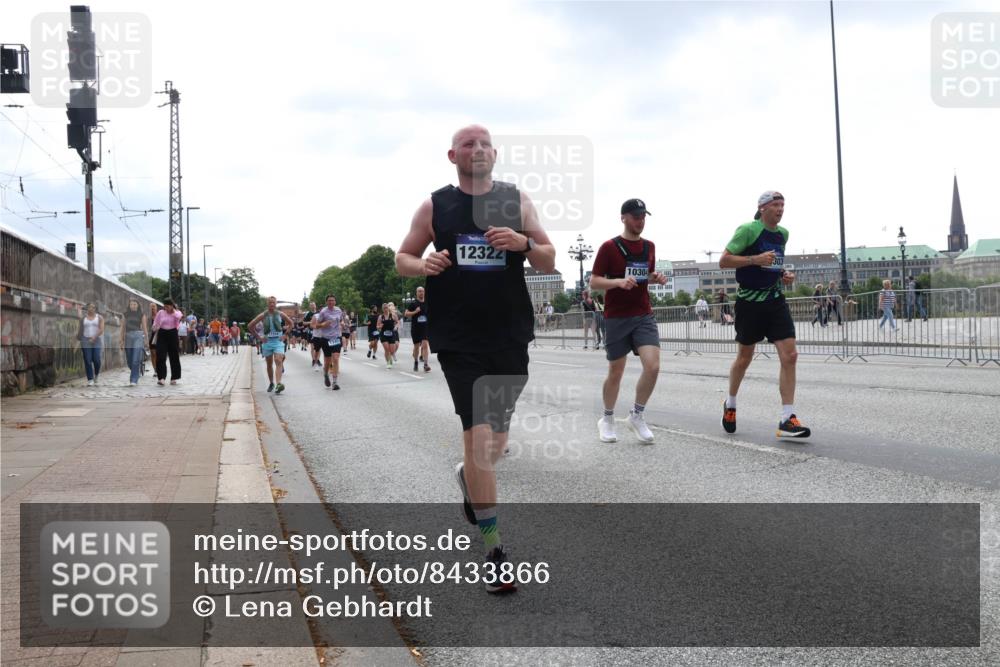 29.06.2025 - hella hamburg halbmarathon Lena Gebhardt http://msf.ph/oto/8433866 29.06.2025 10:44:36 Lombardsbrücke 12322, 10304, 1345, 1519, 1924, 2343, 2610, 2674, 3065, 3506, 4215, 4496, 4968, 5355, 5647, 5649, 5730, 5731, 6002, 6841, 6888, 7216, 7610, 7818, 7842, 8272, 8582, 8763, 9036, 9084, 9085, 9331, 9333, 9397, 9510, 9536, 10006, 10223, 10303, 10304, 10416, 10668, 11272, 11825, 11955, 12318, 12322, 12409, 12803, 12995, 13039, 13262, 13288, 13330, 13390, 13906, 14091, 14123, 14350, 14654, 14681, 14971, 18454, 18459 meine-sportfotos.de