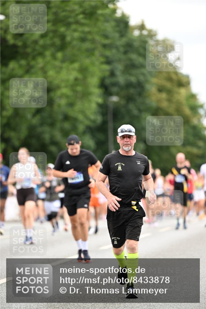 29.06.2025 - hella hamburg halbmarathon Dr. Thomas Lammeyer http://msf.ph/oto/8433878 29.06.2025 10:53:36 Kennedybrücke 1167, 1584, 1626, 2475, 2527, 2668, 3086, 3232, 3253, 3383, 3661, 4403, 4769, 5118, 5551, 5781, 6191, 6497, 7203, 7650, 7931, 7936, 7947, 7948, 8065, 8549, 8759, 8760, 9245, 9341, 10130, 10204, 10333, 10479, 10654, 11192 meine-sportfotos.de