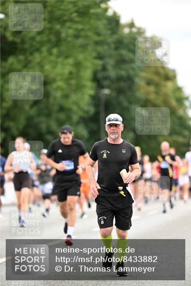 29.06.2025 - hella hamburg halbmarathon Dr. Thomas Lammeyer http://msf.ph/oto/8433882 29.06.2025 10:53:36 Kennedybrücke 1167, 1584, 1626, 2475, 2527, 2668, 3086, 3232, 3253, 3383, 3661, 4403, 4769, 5118, 5551, 5781, 6191, 6497, 7203, 7650, 7931, 7936, 7947, 7948, 8065, 8549, 8759, 8760, 9245, 9341, 10130, 10204, 10333, 10479, 10654, 11192 meine-sportfotos.de