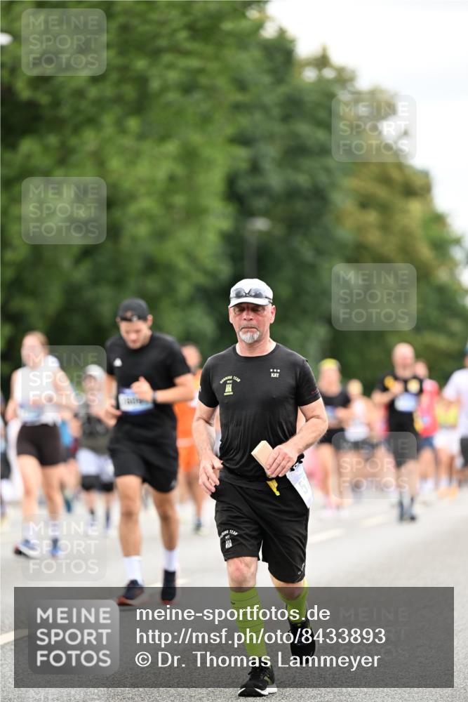 29.06.2025 - hella hamburg halbmarathon Dr. Thomas Lammeyer http://msf.ph/oto/8433893 29.06.2025 10:53:36 Kennedybrücke 1167, 1584, 1626, 2475, 2527, 2668, 3086, 3232, 3253, 3383, 3661, 4403, 4769, 5118, 5551, 5781, 6191, 6497, 7203, 7650, 7931, 7936, 7947, 7948, 8065, 8549, 8759, 8760, 9245, 9341, 10130, 10204, 10333, 10479, 10654, 11192 meine-sportfotos.de