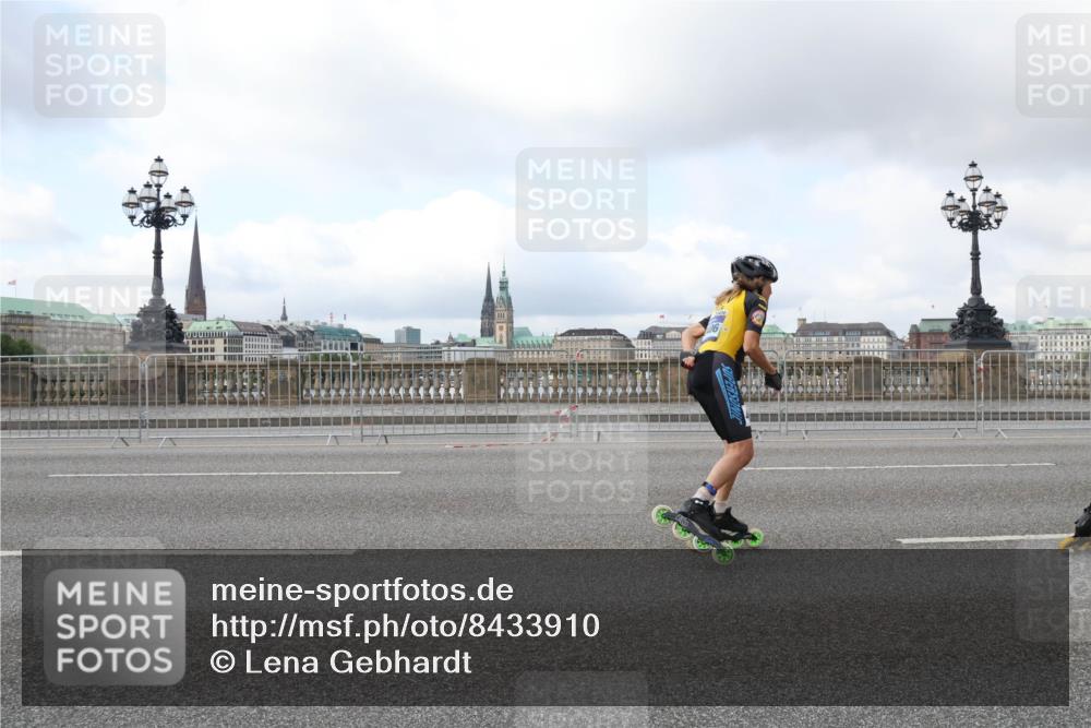 29.06.2025 - hella hamburg halbmarathon Lena Gebhardt http://msf.ph/oto/8433910 29.06.2025 09:01:08 Lombardsbrücke  meine-sportfotos.de
