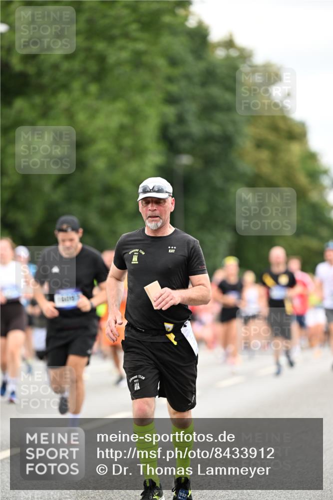 29.06.2025 - hella hamburg halbmarathon Dr. Thomas Lammeyer http://msf.ph/oto/8433912 29.06.2025 10:53:37 Kennedybrücke 1167, 1584, 1626, 2475, 2527, 2668, 3086, 3232, 3253, 3383, 3661, 4403, 4769, 5118, 5551, 5781, 6191, 6497, 7203, 7650, 7931, 7936, 7947, 7948, 8065, 8549, 8759, 8760, 9245, 9341, 10130, 10204, 10333, 10479, 10654, 11192 meine-sportfotos.de