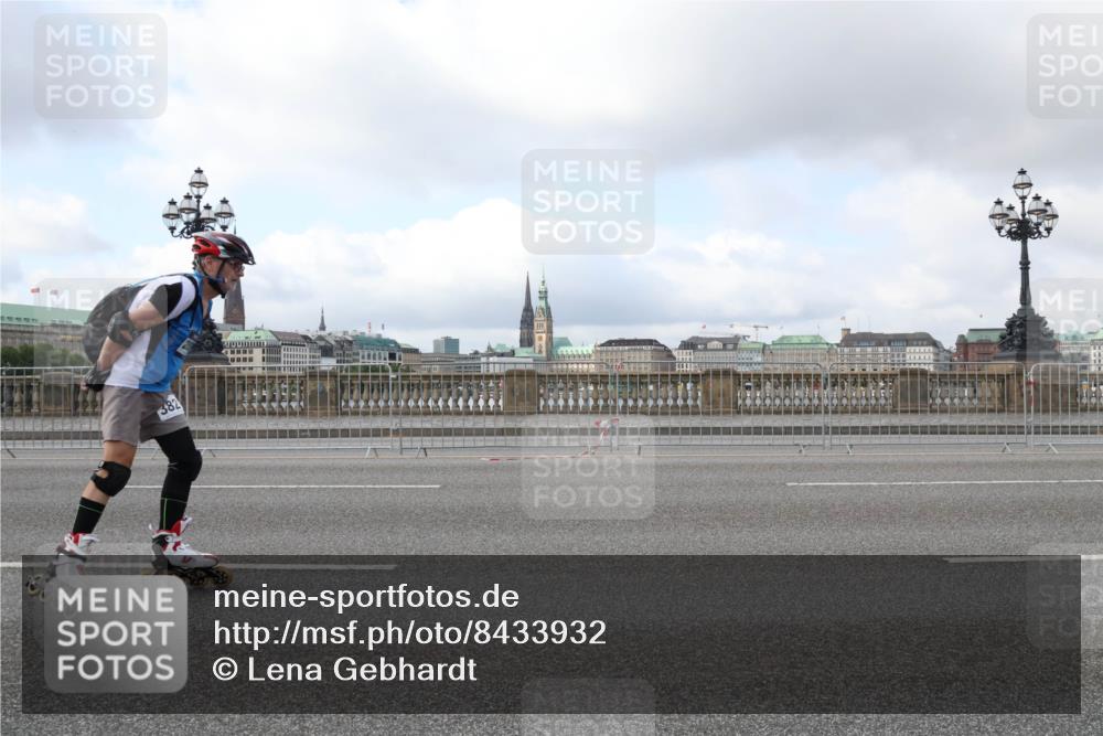29.06.2025 - hella hamburg halbmarathon Lena Gebhardt http://msf.ph/oto/8433932 29.06.2025 09:01:13 Lombardsbrücke 382 meine-sportfotos.de