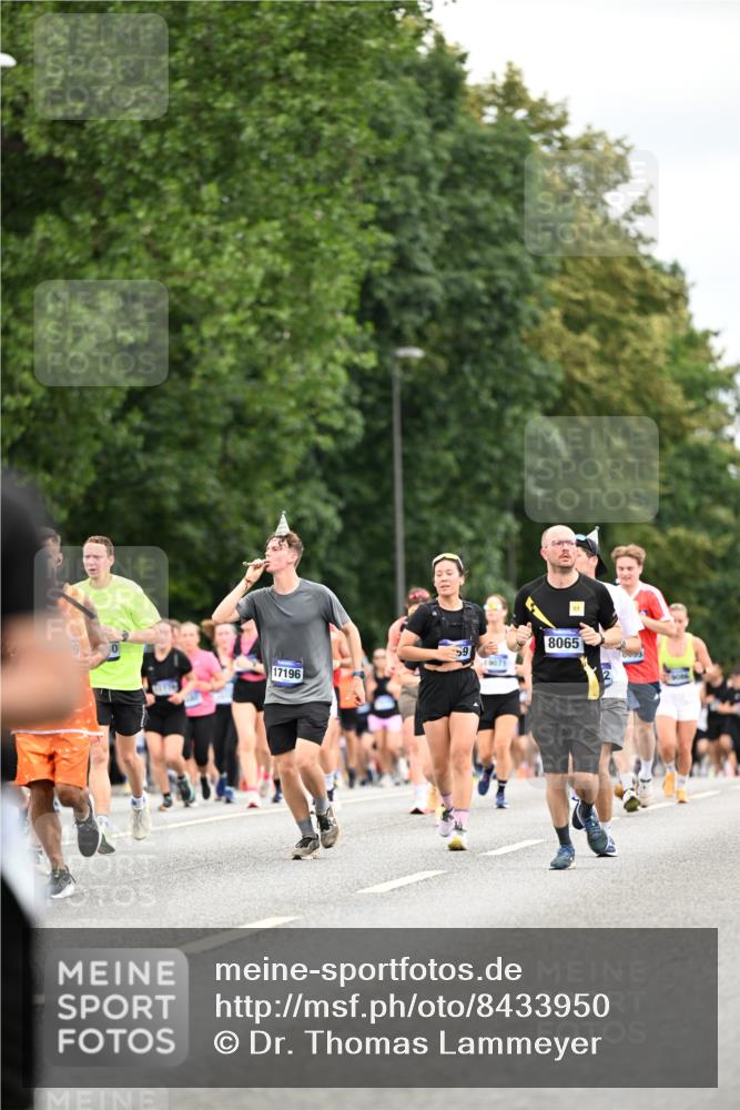 29.06.2025 - hella hamburg halbmarathon Dr. Thomas Lammeyer http://msf.ph/oto/8433950 29.06.2025 10:53:39 Kennedybrücke 1167, 1584, 1626, 2475, 2527, 2668, 2716, 3086, 3232, 3253, 3383, 3661, 4403, 4769, 5118, 5781, 6191, 6497, 7203, 7650, 7931, 7936, 7947, 7948, 8065, 8549, 8759, 8760, 9245, 10130, 10204, 10333, 10479, 10654, 11192 meine-sportfotos.de