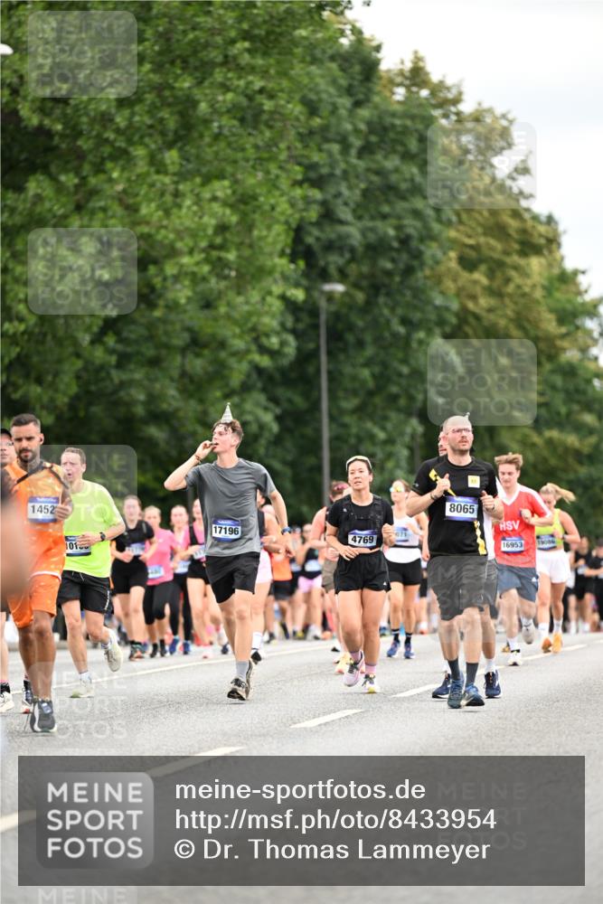 29.06.2025 - hella hamburg halbmarathon Dr. Thomas Lammeyer http://msf.ph/oto/8433954 29.06.2025 10:53:39 Kennedybrücke 1167, 1584, 1626, 2475, 2527, 2668, 2716, 3086, 3232, 3253, 3383, 3661, 4403, 4769, 5118, 5781, 6191, 6497, 7203, 7650, 7931, 7936, 7947, 7948, 8065, 8549, 8759, 8760, 9245, 10130, 10204, 10333, 10479, 10654, 11192 meine-sportfotos.de