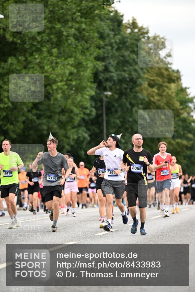 29.06.2025 - hella hamburg halbmarathon Dr. Thomas Lammeyer http://msf.ph/oto/8433983 29.06.2025 10:53:40 Kennedybrücke 1167, 1584, 1626, 2475, 2527, 2668, 2716, 3086, 3232, 3253, 3383, 3661, 4403, 4769, 5118, 5781, 6191, 6497, 7203, 7650, 7931, 7936, 7947, 7948, 8065, 8549, 8759, 8760, 9245, 10130, 10204, 10333, 10479, 10654, 11192 meine-sportfotos.de