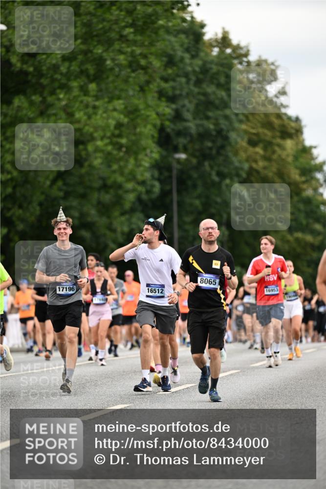 29.06.2025 - hella hamburg halbmarathon Dr. Thomas Lammeyer http://msf.ph/oto/8434000 29.06.2025 10:53:41 Kennedybrücke 1167, 1584, 1626, 2437, 2438, 2475, 2527, 2668, 2716, 3086, 3232, 3253, 3383, 3661, 4403, 4769, 5118, 5479, 5480, 5781, 6191, 6497, 7203, 7650, 7931, 7936, 7947, 7948, 8065, 8549, 8759, 8760, 9245, 10130, 10204, 10333, 10479, 10654, 11192 meine-sportfotos.de