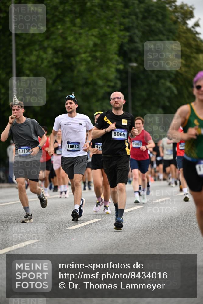29.06.2025 - hella hamburg halbmarathon Dr. Thomas Lammeyer http://msf.ph/oto/8434016 29.06.2025 10:53:42 Kennedybrücke 1167, 1584, 2437, 2438, 2527, 2668, 2716, 3086, 3232, 3253, 3661, 4403, 4769, 5118, 5479, 5480, 5781, 6191, 6497, 7203, 7650, 7931, 7936, 7947, 7948, 8065, 8549, 8759, 8760, 9245, 10130, 10204, 10333, 10479, 10654, 11192 meine-sportfotos.de