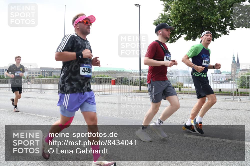29.06.2025 - hella hamburg halbmarathon Lena Gebhardt http://msf.ph/oto/8434041 29.06.2025 10:44:37 Lombardsbrücke 1623, 4496, 103, 1030, 1273, 1345, 1519, 1924, 2343, 2610, 2674, 3065, 3506, 4215, 4496, 4968, 5355, 5647, 5649, 5730, 5731, 6002, 6841, 6888, 7216, 7818, 7842, 8272, 8582, 8763, 9036, 9084, 9085, 9331, 9333, 9397, 9510, 9536, 10006, 10223, 10303, 10304, 10416, 10668, 11272, 11825, 11955, 12318, 12322, 12409, 12803, 12995, 13039, 13262, 13288, 13330, 13390, 13906, 14091, 14123, 14350, 14654, 14681, 14971, 18454, 18459 meine-sportfotos.de
