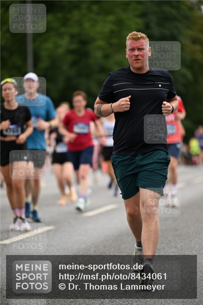 29.06.2025 - hella hamburg halbmarathon Dr. Thomas Lammeyer http://msf.ph/oto/8434061 29.06.2025 10:53:45 Kennedybrücke 1167, 1584, 2437, 2438, 2527, 2668, 2716, 3232, 3253, 3661, 4403, 4769, 5118, 5479, 5480, 5781, 6191, 6497, 7203, 7650, 7679, 7931, 7936, 7947, 7948, 8065, 8549, 8759, 8760, 9245, 10130, 10333, 10479, 10654, 10782, 11192 meine-sportfotos.de