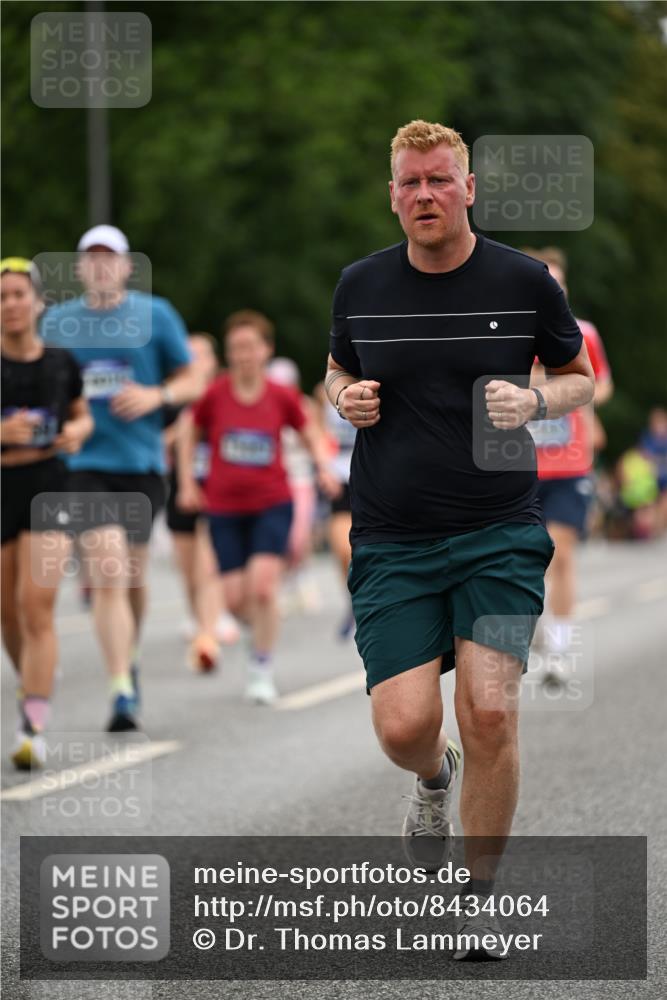 29.06.2025 - hella hamburg halbmarathon Dr. Thomas Lammeyer http://msf.ph/oto/8434064 29.06.2025 10:53:46 Kennedybrücke 1167, 1584, 2437, 2438, 2527, 2668, 2716, 3232, 3253, 3661, 4403, 4769, 5118, 5479, 5480, 5781, 6191, 6497, 7203, 7650, 7679, 7931, 7936, 7947, 7948, 8065, 8549, 8759, 8760, 9245, 10130, 10333, 10479, 10654, 10782, 11192 meine-sportfotos.de