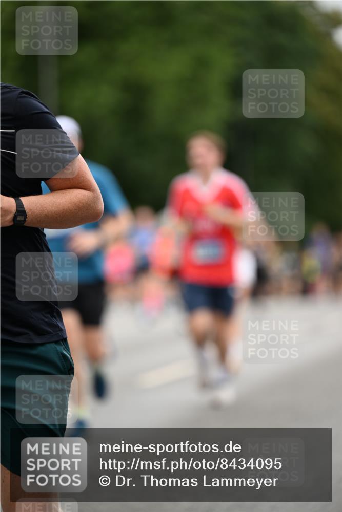 29.06.2025 - hella hamburg halbmarathon Dr. Thomas Lammeyer http://msf.ph/oto/8434095 29.06.2025 10:53:47 Kennedybrücke 1167, 1584, 2437, 2438, 2527, 2668, 2716, 2997, 3232, 3253, 4403, 4769, 5118, 5479, 5480, 5781, 6191, 6497, 7203, 7650, 7679, 7936, 7947, 7948, 8065, 9245, 10130, 10333, 10654, 10782, 11192 meine-sportfotos.de