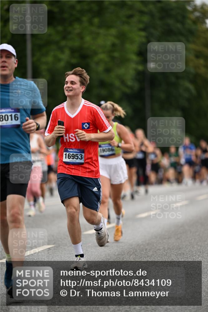 29.06.2025 - hella hamburg halbmarathon Dr. Thomas Lammeyer http://msf.ph/oto/8434109 29.06.2025 10:53:48 Kennedybrücke 1167, 1584, 2437, 2438, 2527, 2668, 2716, 2997, 3232, 3253, 4769, 5118, 5479, 5480, 5781, 6191, 6497, 7203, 7650, 7679, 7947, 7948, 8065, 9245, 10130, 10333, 10654, 10782, 11192 meine-sportfotos.de