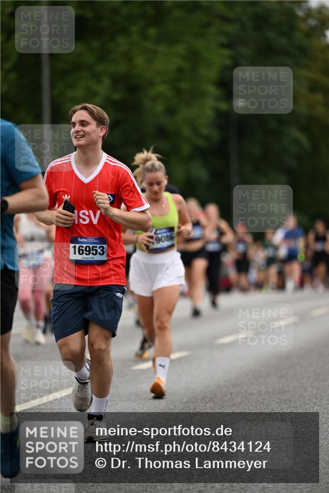 29.06.2025 - hella hamburg halbmarathon Dr. Thomas Lammeyer http://msf.ph/oto/8434124 29.06.2025 10:53:49 Kennedybrücke 1167, 1584, 2437, 2438, 2527, 2668, 2716, 2997, 3232, 3253, 4769, 5118, 5479, 5480, 5781, 6191, 6497, 7203, 7650, 7679, 7947, 7948, 8065, 9245, 10130, 10333, 10654, 10782, 11192 meine-sportfotos.de