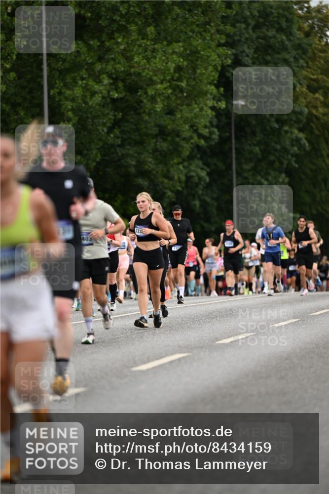 29.06.2025 - hella hamburg halbmarathon Dr. Thomas Lammeyer http://msf.ph/oto/8434159 29.06.2025 10:53:50 Kennedybrücke 1167, 1584, 1805, 2437, 2438, 2527, 2668, 2716, 2997, 3232, 3253, 4769, 5118, 5479, 5480, 5781, 6191, 6497, 7203, 7650, 7679, 7947, 7948, 8065, 10130, 10333, 10654, 10782, 11192 meine-sportfotos.de