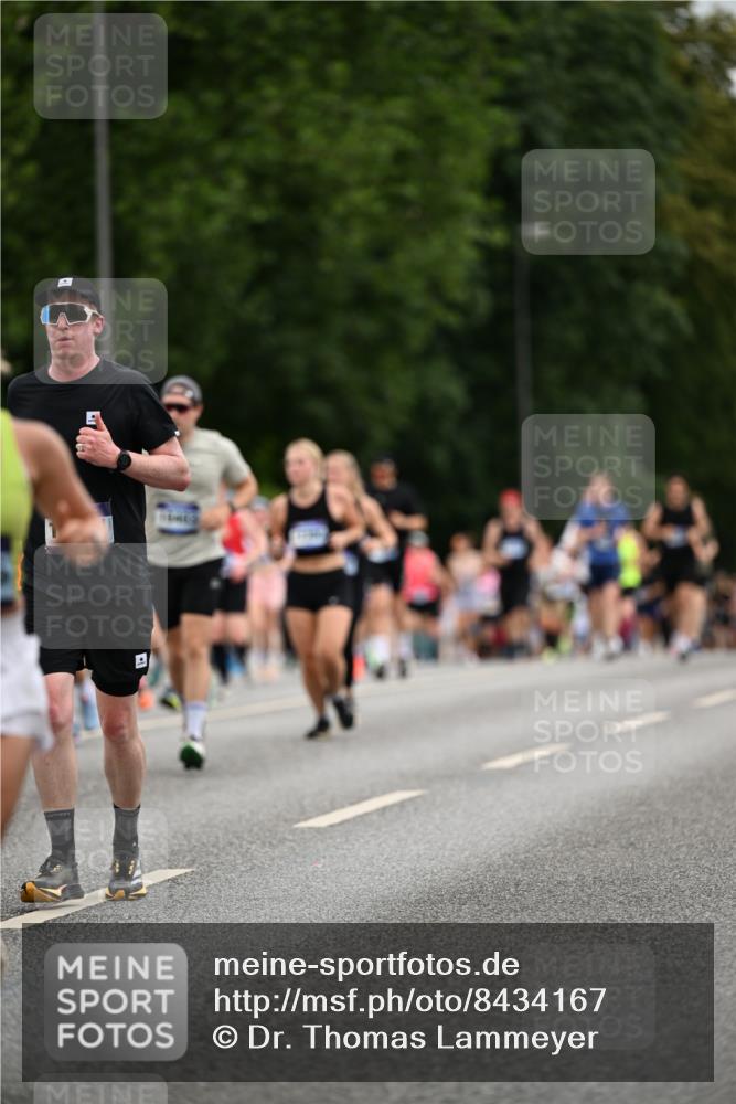 29.06.2025 - hella hamburg halbmarathon Dr. Thomas Lammeyer http://msf.ph/oto/8434167 29.06.2025 10:53:51 Kennedybrücke 1167, 1584, 1805, 2437, 2438, 2668, 2716, 2997, 3253, 4769, 5118, 5479, 5480, 5781, 6191, 7203, 7650, 7679, 7947, 7948, 8065, 9162, 10130, 10333, 10654, 10782, 11192 meine-sportfotos.de